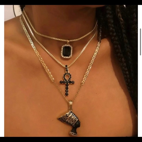 Jewelry - Eternal Queen 18K Gold Plated Necklace